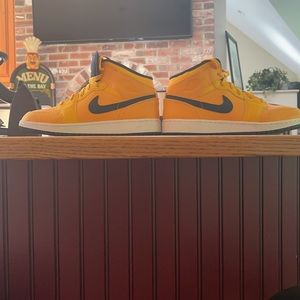 NEW, worn once, Air Jordan’s Size 6.5y